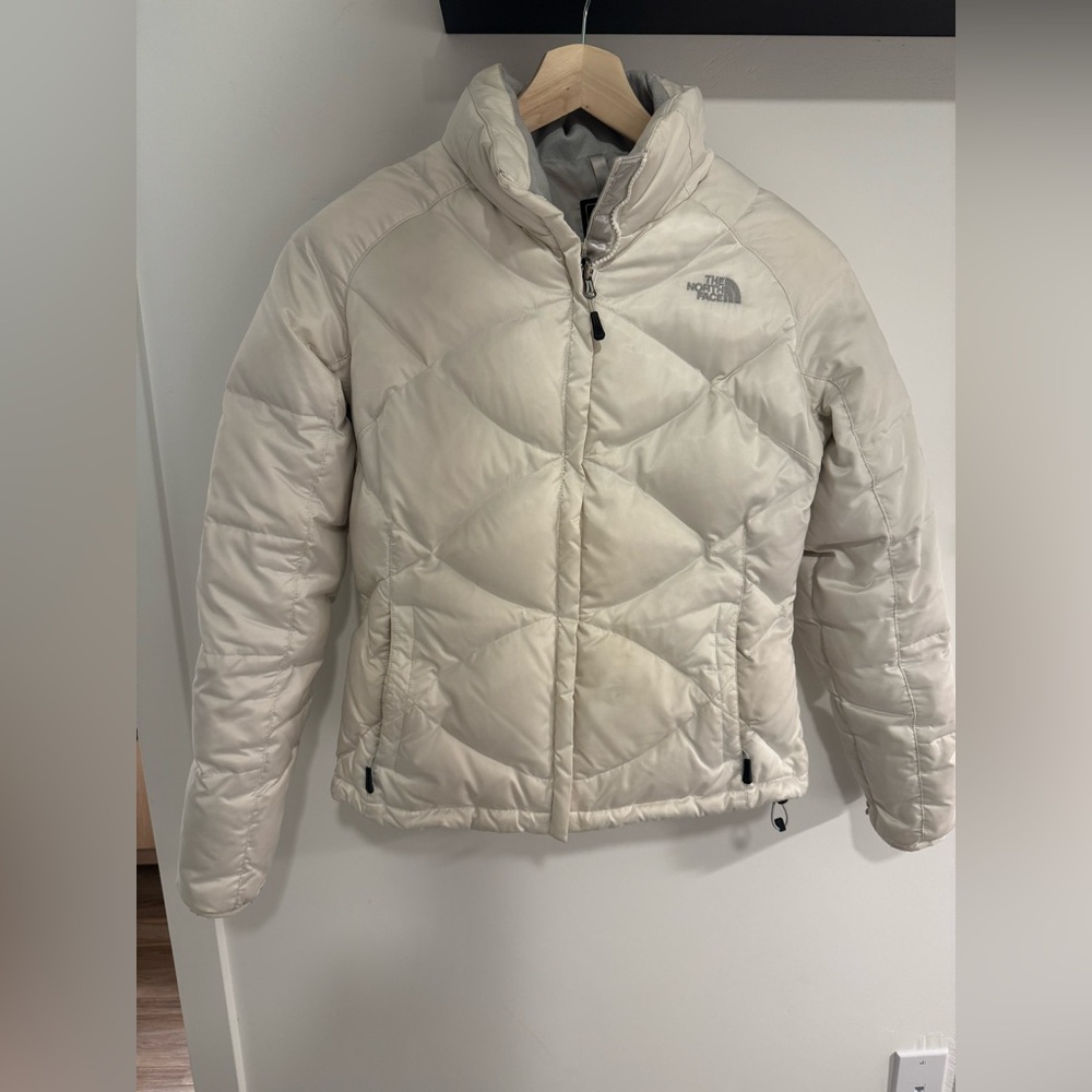 White North Face 550 Puffer Jacket (Medium)